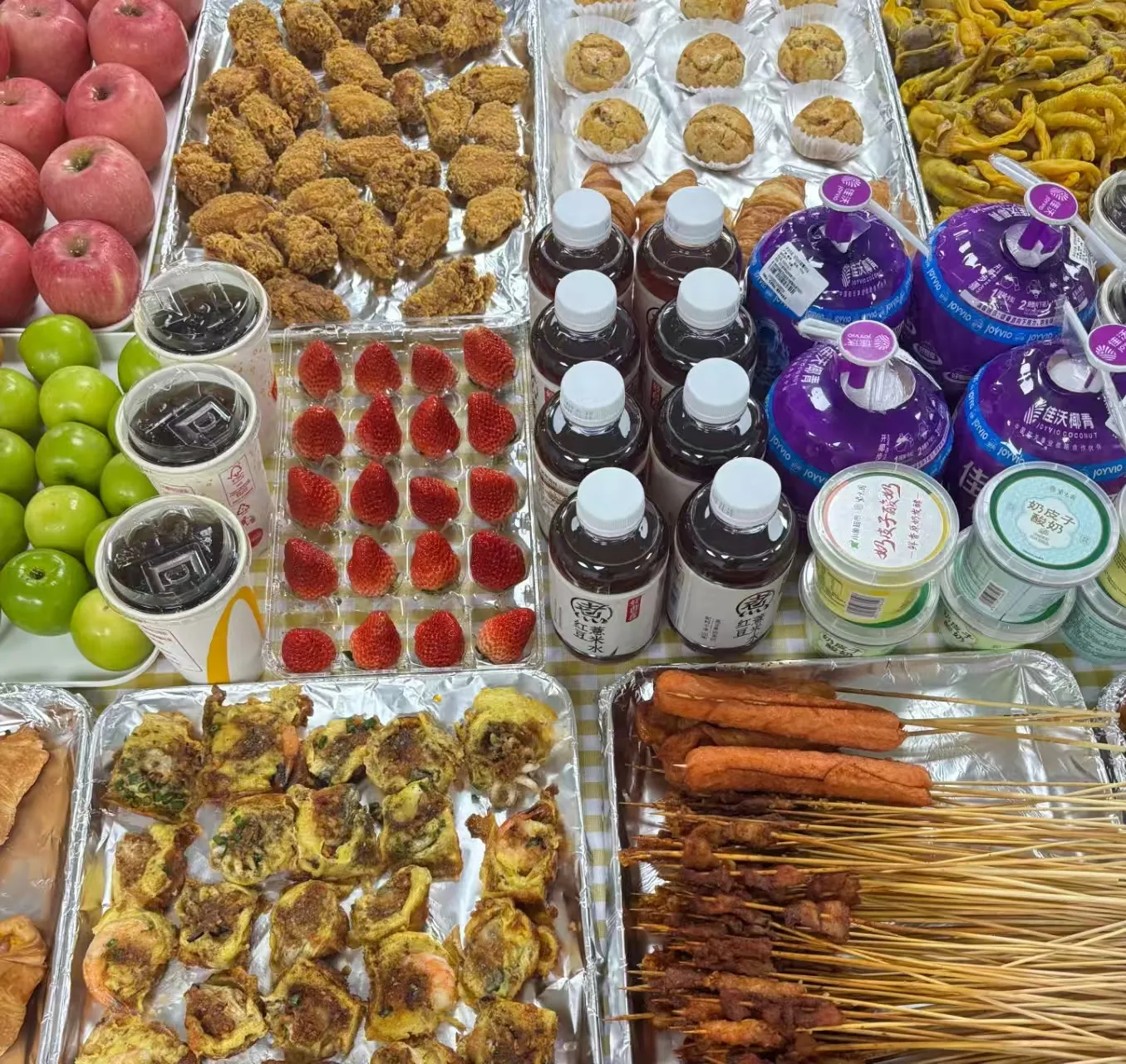 फ्राइड चिकन, ताजा फल, र शुद्ध हाँसो को 30 मिनेट